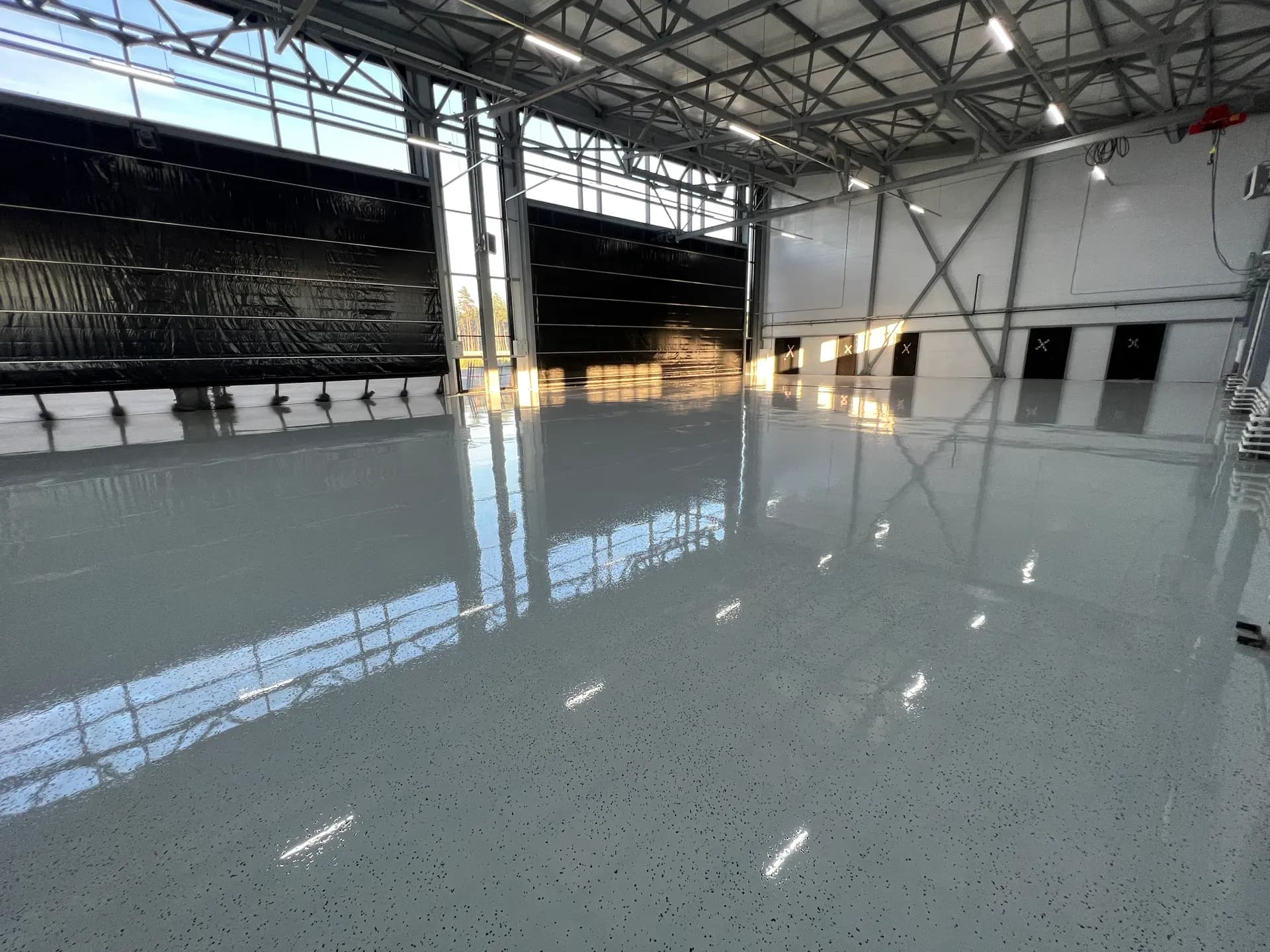 Полимерные полы в ангаре для вертолётов