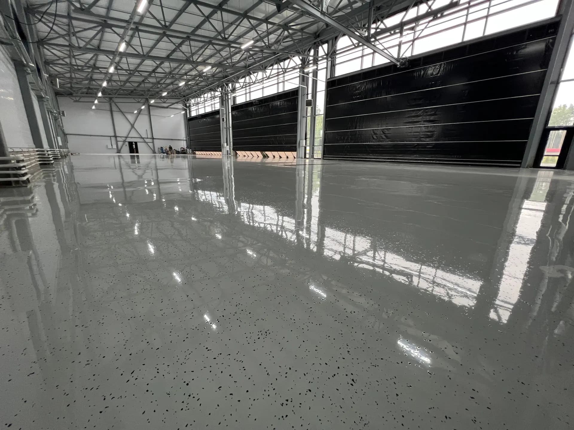 Полимерные полы в ангаре для вертолётов